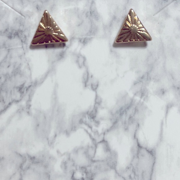 Earring/Studs - Picture 2 of 3